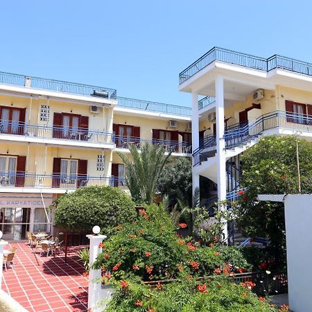 Hotel Karyatides Agia Marina  Eksteriør billede