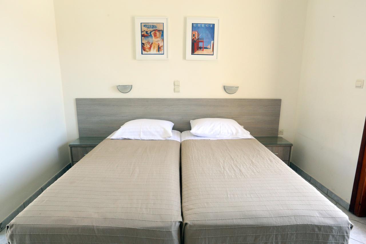 Hotel Karyatides Agia Marina  Eksteriør billede