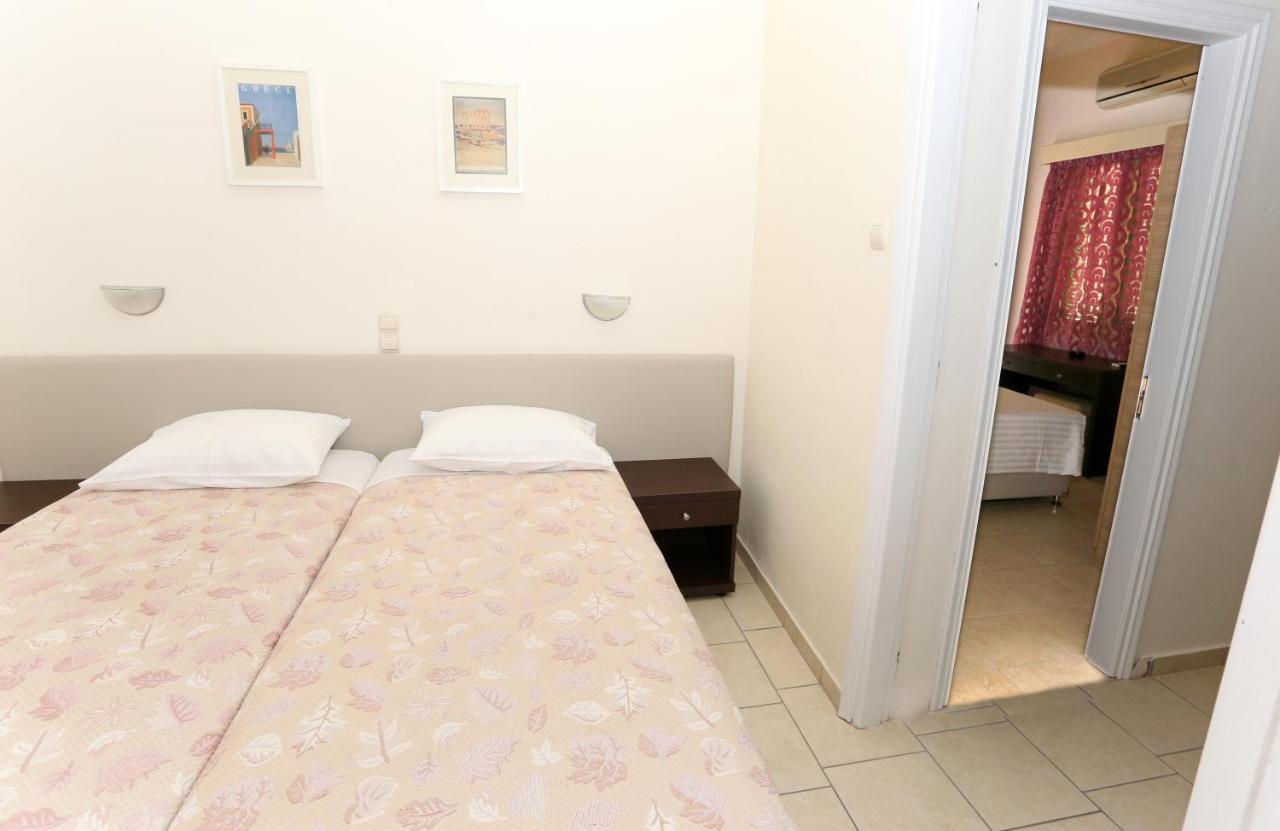 Hotel Karyatides Agia Marina  Eksteriør billede