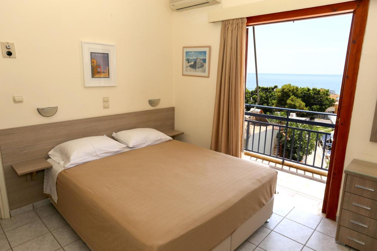 Hotel Karyatides Agia Marina  Eksteriør billede