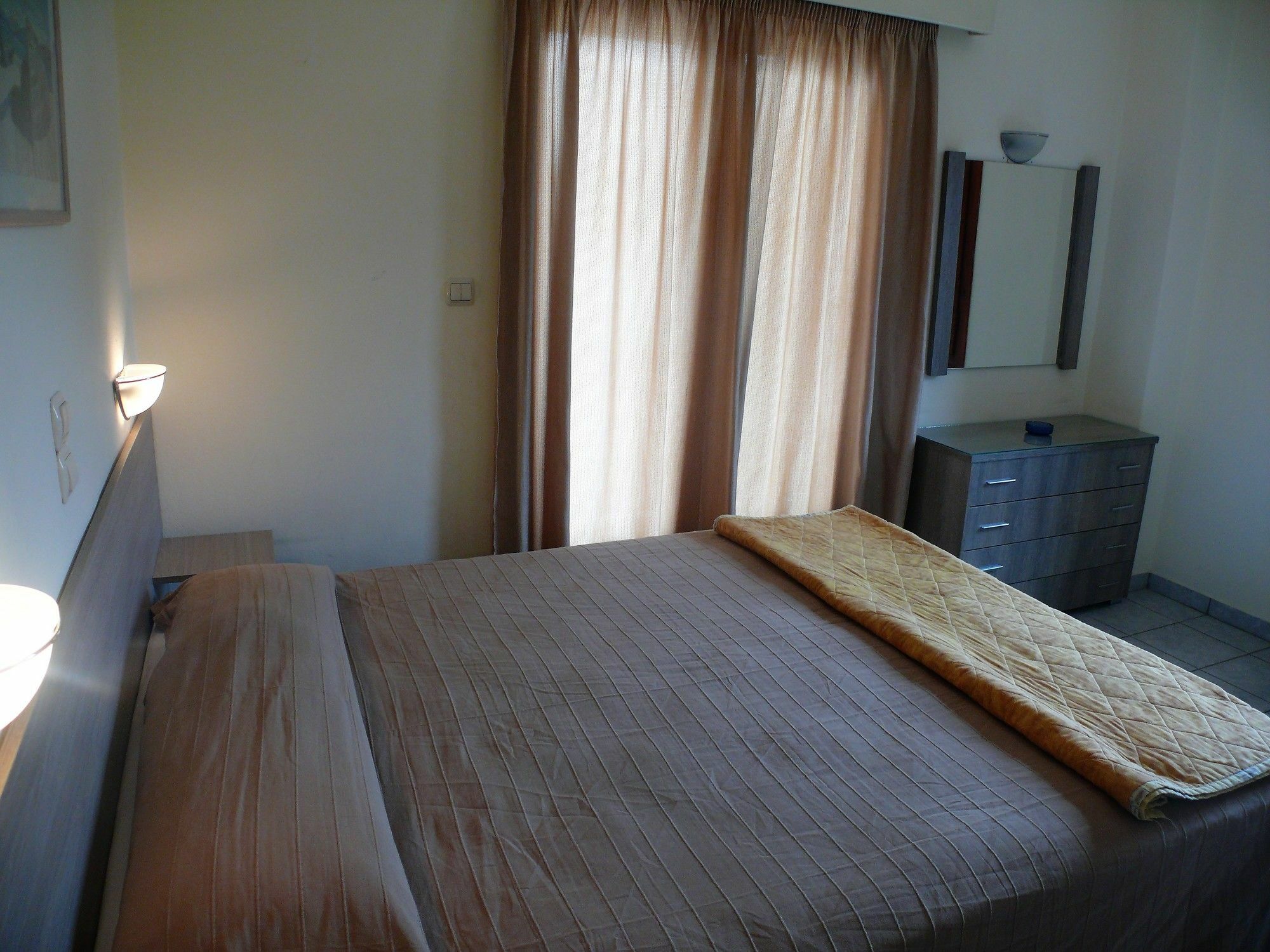 Hotel Karyatides Agia Marina  Eksteriør billede