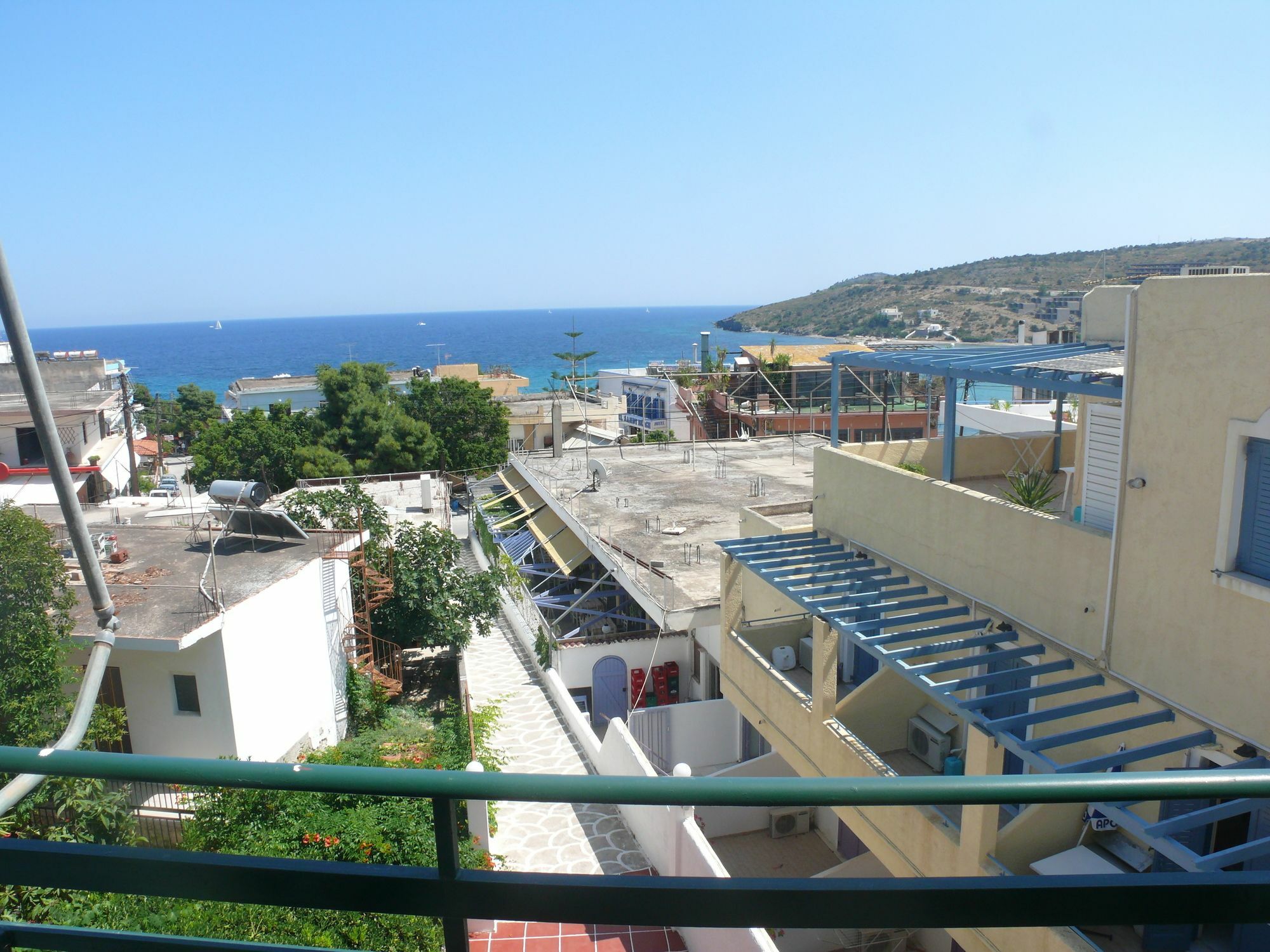 Hotel Karyatides Agia Marina  Eksteriør billede