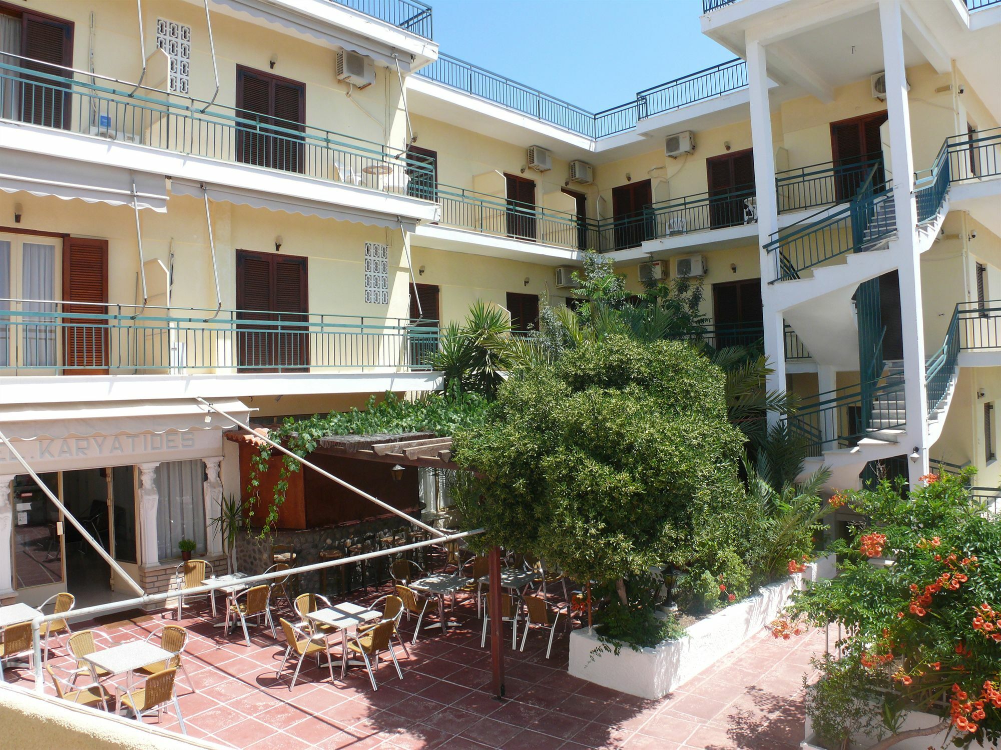 Hotel Karyatides Agia Marina  Eksteriør billede